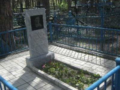 Могила участницы Гражданской войны, разведчицы, награжденной орденом Боевого Красного Знамени, почетного гражданина г. Пензы Л.С. Ломаковой-Холодовой (1897-1965)