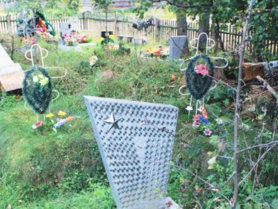 Братское захоронение советских воинов, погибших в 1941-44 гг.