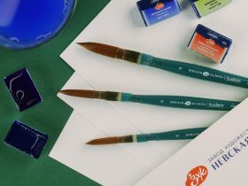 Кисть синтетика №4 круглая "Ладога", короткая ручка, пластиковая обойма