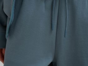 Трикотажные брюки объемного кроя из футера