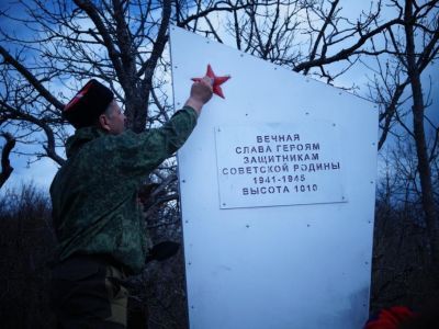 Братская могила советских воинов, погибших в боях с фашистскими захватчиками