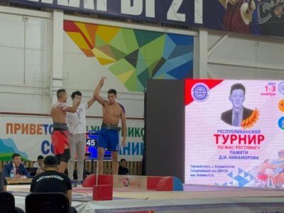 Чемпионы мира по мас-рестлингу не смогли стать победителями турнира в Горном районе Якутии