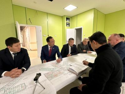 Айсен Николаев проверил ход строительства онкодиспансера в Якутске