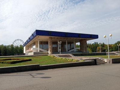 Здание Республиканского русского драматического театра