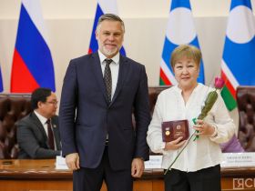Государственные награды вручили медицинским работникам Якутии