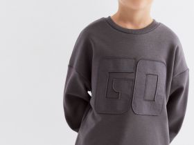 Серый свитшот оверсайз из скубы с аппликацией для мальчика Глория Джинс