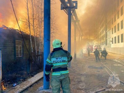 На улице Притузова в Якутске произошёл пожар UPD
