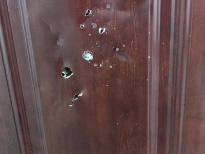 С ножом стучал в двери: в МВД Якутии прокомментировали видео с агрессивным мужчиной в подъезде