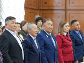 Глава Якутии вручил государственные награды