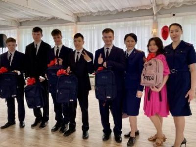 Сотрудники следственного управления поздравили воспитанников подшефной школы-интерната с окончанием учебного года  