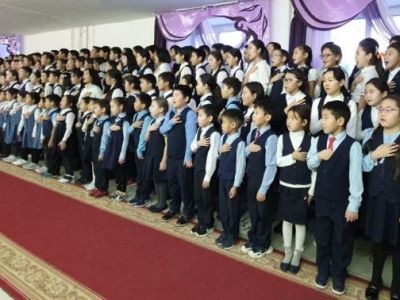 В Майинской школе имени В. Ларионова утро начинается с гимна России