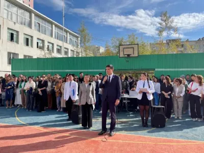 Вице-премьер Якутии поздравил учеников Физико-технического лицея с Днём знаний
