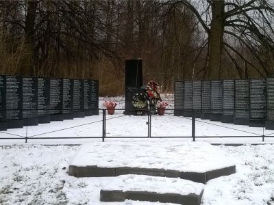 Братская могила воинов Советской Армии, погибших в 1944 г.