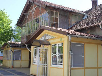 Дом жилой с магазином