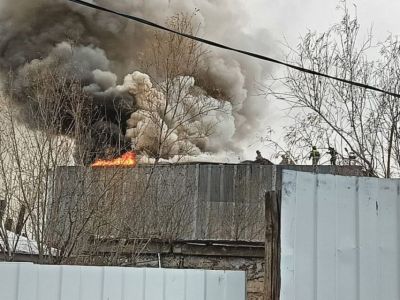 Пожар вспыхнул на проспекте Михаила Николаева в Якутске