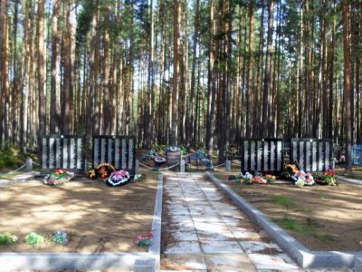 Братское захоронение советских воинов, погибших в 1939-40 и 1941-44 гг.