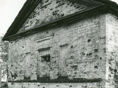 Сторожка в ограде