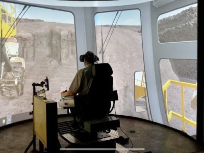 «Якутуголь» обучает управлять карьерными экскаваторами с помощью шлема виртуальной реальности