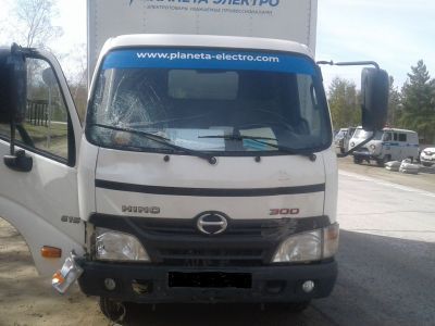 Мужчина, вышедший встретить скорую помощь, сам попал под колеса автомобиля