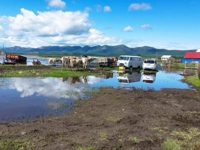 Паводок на реке Индигирке: на участке трассы Оймякон размыло дорожное полотно