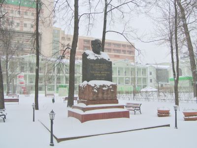 Бюст Н.Н.Бурденко