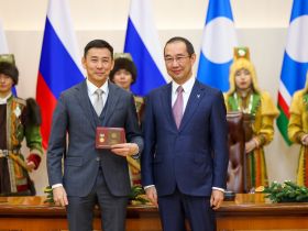 Айсен Николаев вручил государственные награды отличившимся якутянам