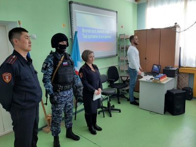 Школьникам рассказали о подвигах солдат