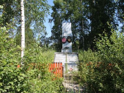 Памятное место, где захоронены советские воины и мирные граждане, погибшие при налетах фашистской авиации в 1941-43 гг.; в числе погибших – известный ленинградский ученый-ботаник и географ В.П.Малеев