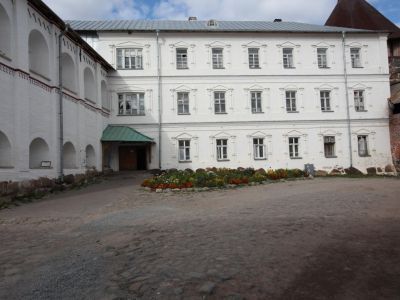 Корпус трехэтажный у Никольских ворот