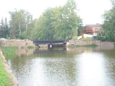 Бассейн с разводным мостом