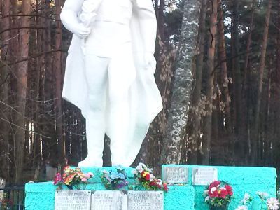 Братская могила 17 советских воинов, погибших в 1943 году в боях с немецко-фашистскими захватчиками