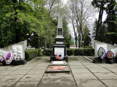 Братская могила защитников Марухского перевала, погибших в 1942г.