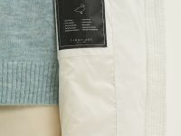 Стеганый пуховик с капюшоном