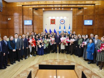 Госнаграды вручили деятелям культуры и искусства Якутии