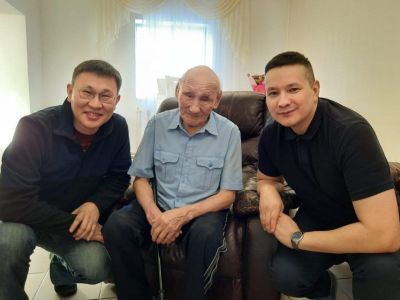 100 лет исполнилось ветерану войны, якутянину Науму Слепцову