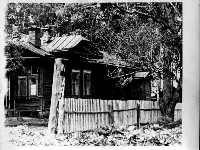 Здание больницы, где в 1905-1906 гг. работала нелегальная группа содействия РСДРП под руководством врача Юшковой Н.А., хранилось оружие и литература