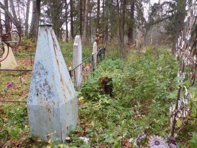 Братская могила 40 советских граждан, казненных гитлеровцами в марте 1942 года