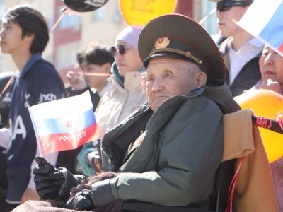 «Поём двором». В Якутске поздравили ветерана Великой Отечественной войны Петра Яковлева