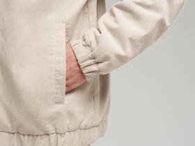 Легкий бомбер из вельвета с искусственным утеплителем