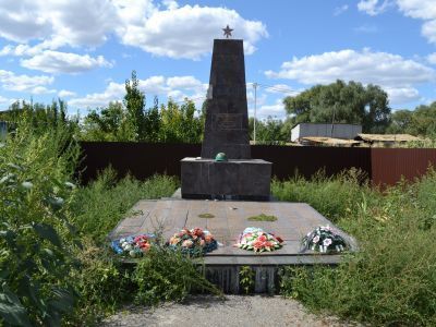 Братская могила советских воинов, погибших в период Сталинградской битвы