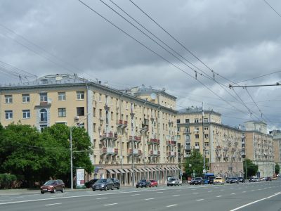 Ансамбль жилых домов, 1939-1940-е гг. Авторский коллектив: руководитель архитектор А.Г.Мордвинов, архитекторы Д.Н.Чечулин, Г.П.Гольц