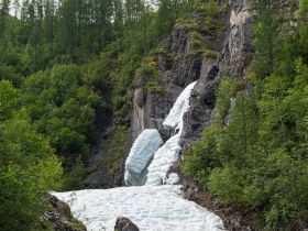 «В горах Семи Хребтов. Водопады хребта Сэттэ Дабан»