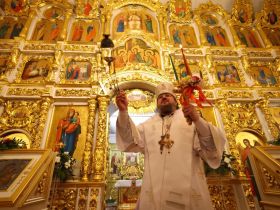 Глава Якутии посетил Пасхальное богослужение