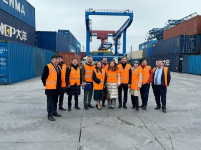 Якутские железнодорожники и предприниматели посетили предприятие «Белинтертранс»