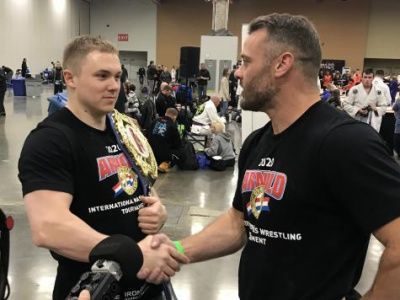 Эндрю Болингер, Канада: К счастью, у нас есть наше замечательное сообщество, поддержку которого я чувствую, поэтому мы точно выживем