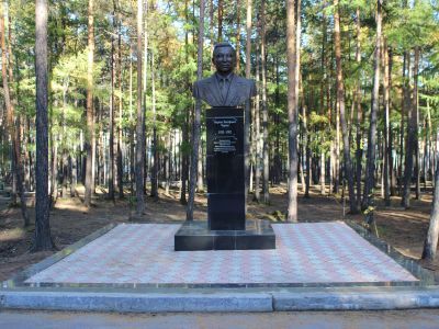 Памятник видному государственному и политическому деятелю СССР и ЯАССР Г.И. Чиряеву