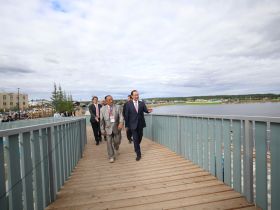 Глава Якутии осмотрел новую набережную в селе Ытык -Кюель