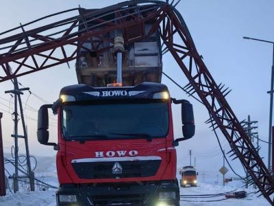 В Якутии водители спецтехники повредили ЛЭП в двух населенных пунктах