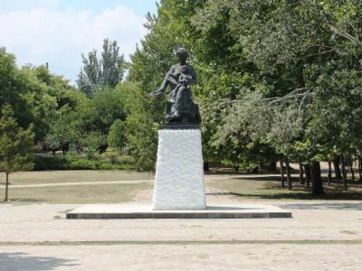 Памятный знак в честь 40-летия освобождения города Феодосии