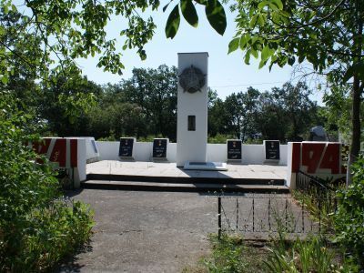 Памятный знак в честь воинов-односельчан, погибших в годы Великой Отечественной войны